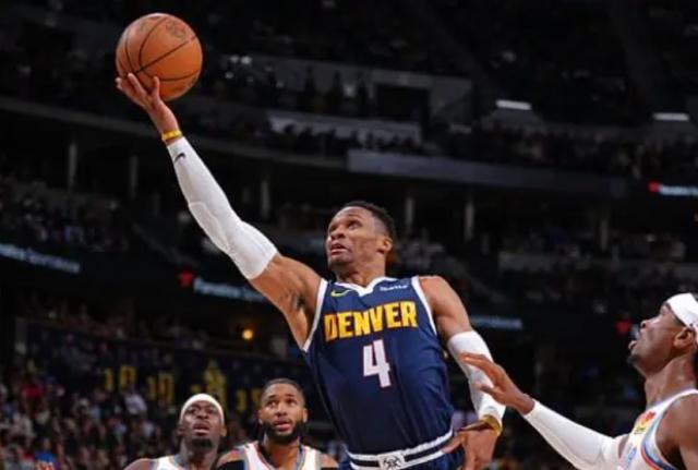 开云APP-转型！韦少状态回升的原因？减少自主进攻+增加无球